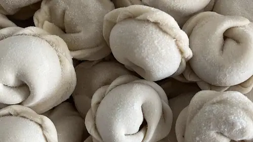 Пельмени с курицей, пармезаном и базиликом